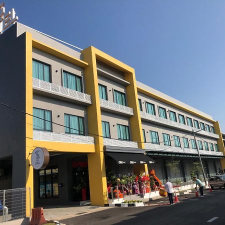 O&G Hotel Parit Buntar Buitenkant foto