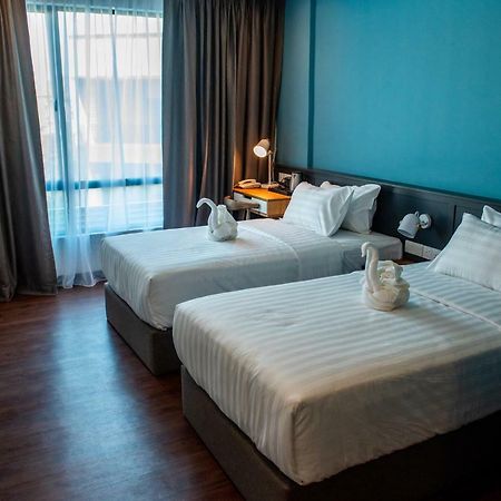 O&G Hotel Parit Buntar Buitenkant foto