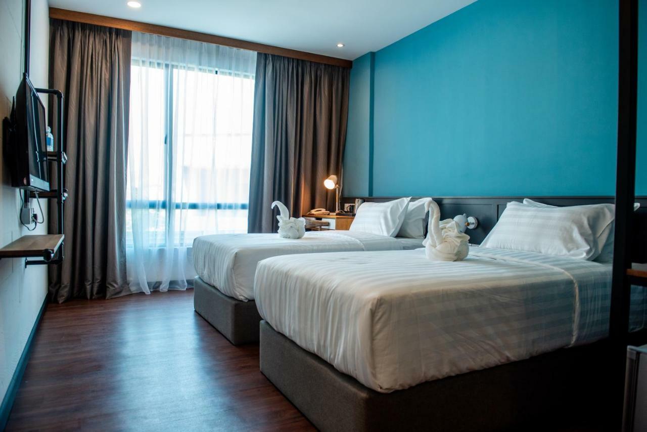 O&G Hotel Parit Buntar Buitenkant foto